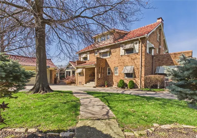 Homes for sale in Fort Scott, KS | 304 W 9Th St, Fort Scott, KS 66701 | MLS# 2607545