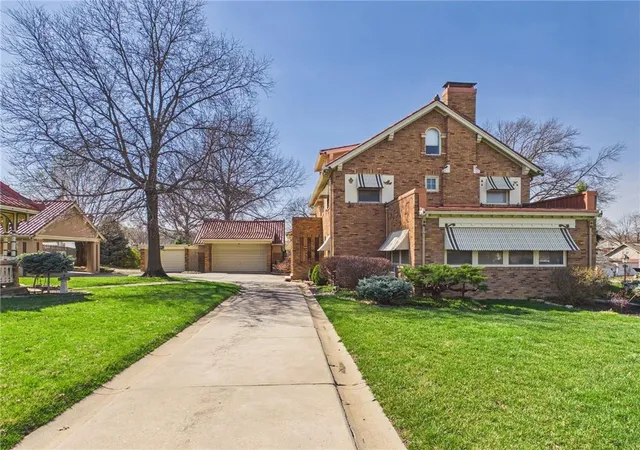 Homes for sale in Fort Scott, KS | 304 W 9Th St, Fort Scott, KS 66701 | MLS# 2607545