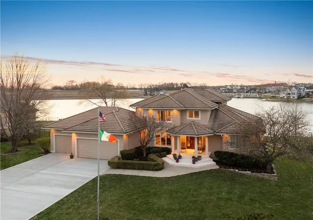 2nd image of 3116 Pergola Vw, Lee's Summit, MO 64081 | MLS# 2607554