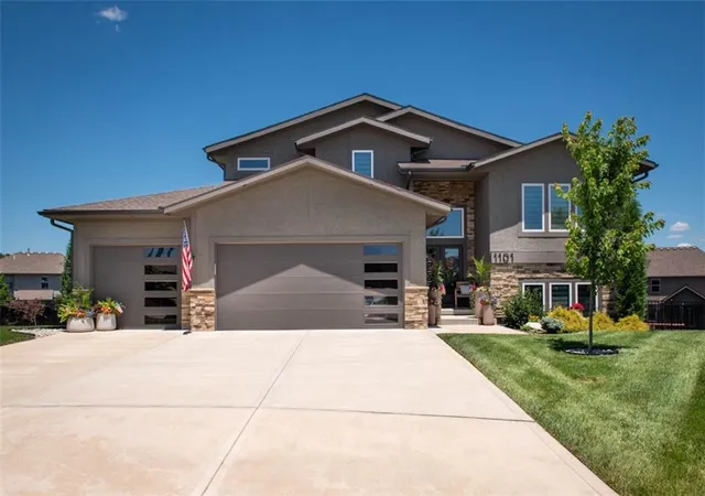 1st image of 1101 Sw Brookside Ct, Lees Summit, MO 64064 | MLS# 2607567