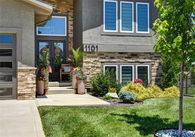 2nd image of 1101 Sw Brookside Ct, Lees Summit, MO 64064 | MLS# 2607567