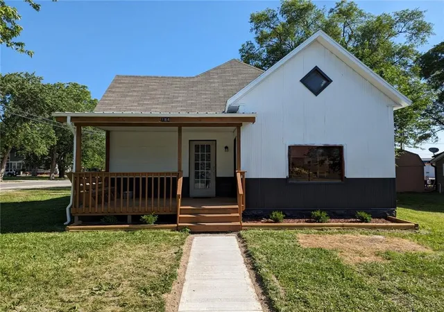Homes for sale in Peculiar, MO | 184 W Center St, Peculiar, MO 64078 | MLS# 2607595