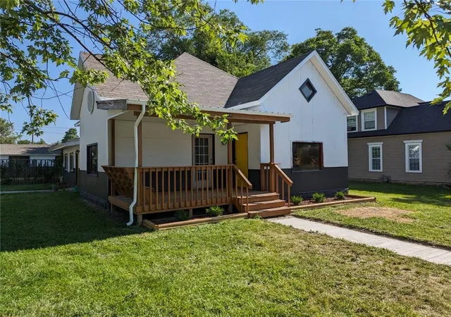 Homes for sale in Peculiar, MO | 184 W Center St, Peculiar, MO 64078 | MLS# 2607595