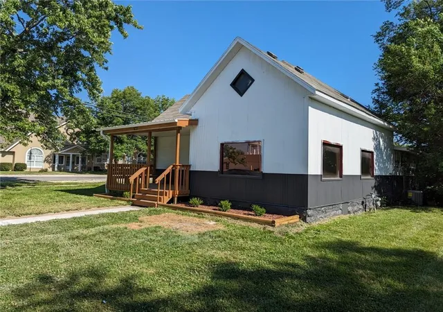 Homes for sale in Peculiar, MO | 184 W Center St, Peculiar, MO 64078 | MLS# 2607595