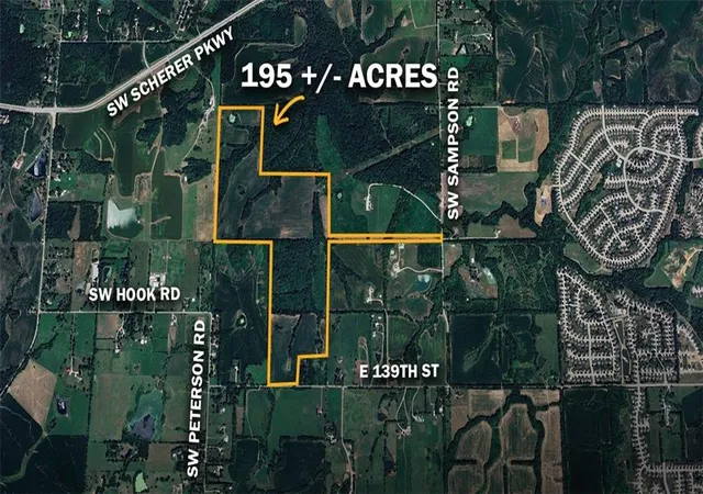 2nd image of 11400 E 139th St, Lees Summit, MO 64082 | MLS# 2607665