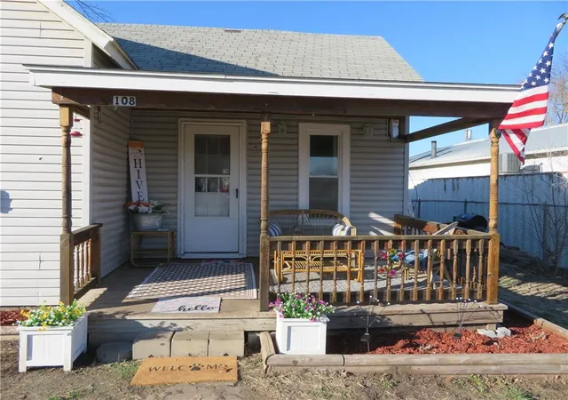 Homes for sale in Mc Louth, KS | 108 W Lake St, Mc Louth, KS 66054 | MLS# 2607687