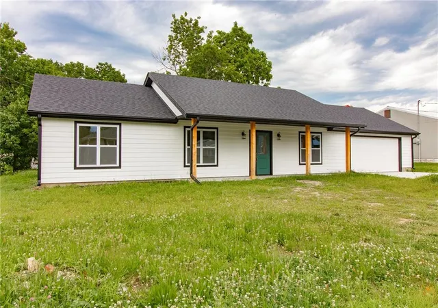 Photo 1 of Single family home for sale at 206 W 4th Street, Holden, MO 64040 | MLS# 2607725 | Listing updated on 2026-09-16