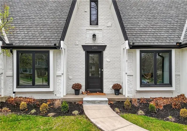 4th image of 12815 Pembroke Cir, Leawood, KS 66209 | MLS# 2607738