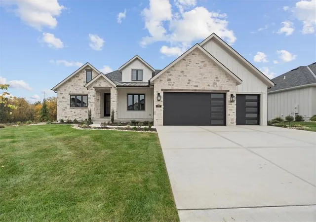 Single family home for sale at 8712 N Lewis Ave, Kansas City, MO 64157 | MLS# 2607750