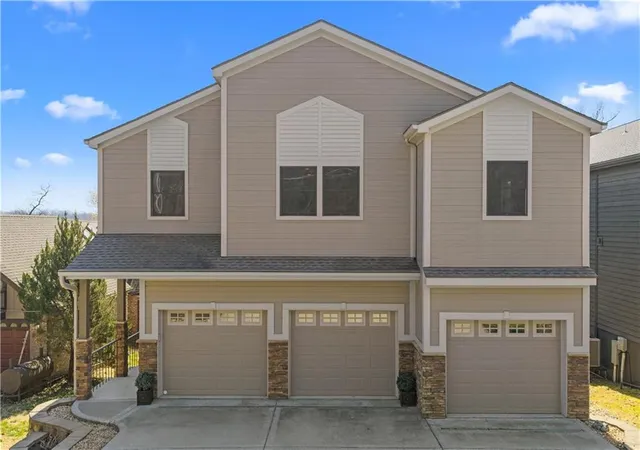 Photo 3 of Sale Pending at 20 H St, Lake Lotawana, MO 64086 | MLS# 2607794 | Listing updated on 2026-09-14