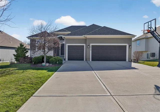2nd image of 19013 Deer Run St, Spring Hill, KS 66083 | MLS# 2607868