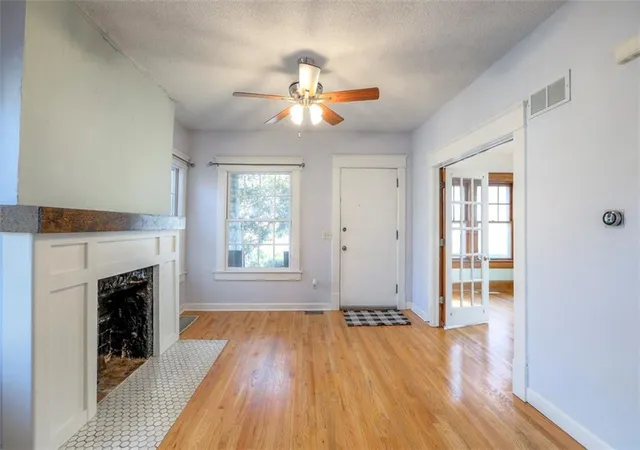 2nd image of 829 W 40 St, Kansas City, MO 64111 | MLS# 2607899