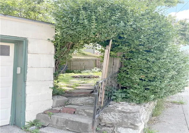 43rd image of 829 W 40 St, Kansas City, MO 64111 | MLS# 2607899