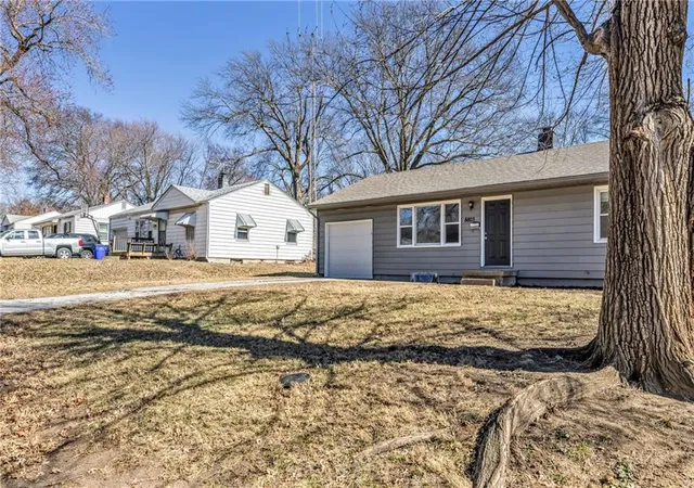 Homes for sale in Raytown, MO | 8803 Richards Dr, Raytown, MO 64133 | MLS# 2607924