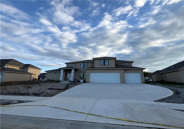 Photo 2 of Single family home for sale at 2306 Foxtail Dr, Kearney, MO 64060 | MLS# 2607988 | Listing updated on 2026-09-05