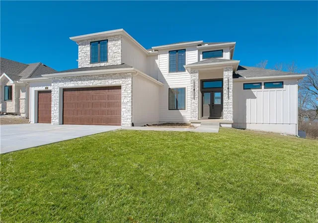 Photo 3 of Single family home for sale at 2306 Foxtail Dr, Kearney, MO 64060 | MLS# 2607988 | Listing updated on 2026-09-05