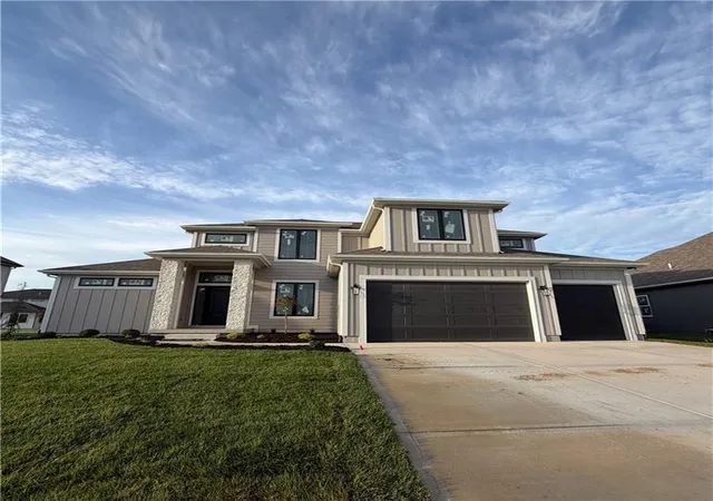 Photo 1 of Single family home for sale at 2306 Foxtail Dr, Kearney, MO 64060 | MLS# 2607988 | Listing updated on 2026-10-20