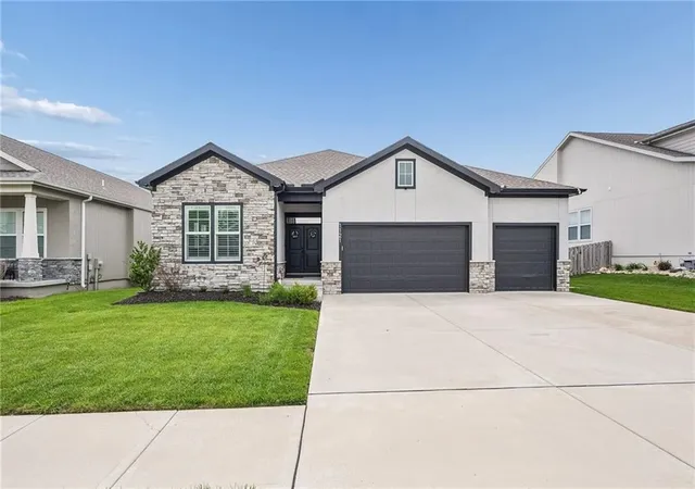 1st image of 1121 Sw Cheshire Dr, Lees Summit, MO 64083 | MLS# 2608005