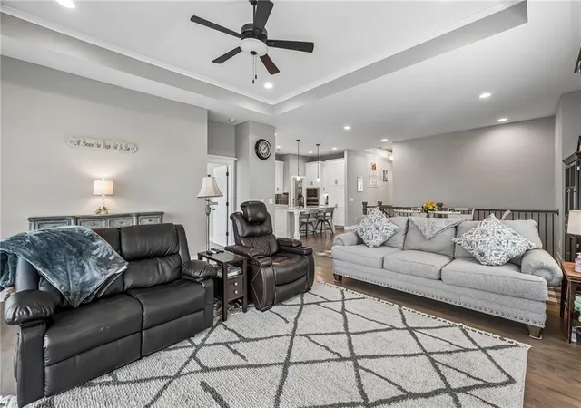 5th image of 1121 Sw Cheshire Dr, Lees Summit, MO 64083 | MLS# 2608005