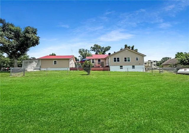 Photo 3 of Single family home for sale at 33247 Bittner Dr, Warsaw, MO 65355 | MLS# 2608063 | Listing updated on 2026-10-07