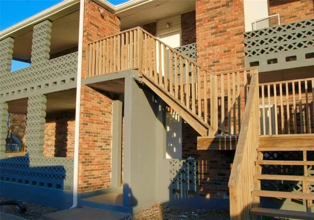 Photo 2 of Multi family home for sale at 310 E Franklin St, Clinton, MO 64735 | MLS# 2608181 | Listing updated on 2026-09-19