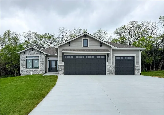 Homes for sale in Baldwin City, KS | 1134 Bluestem Cir, Baldwin City, KS 66006 | MLS# 2608224