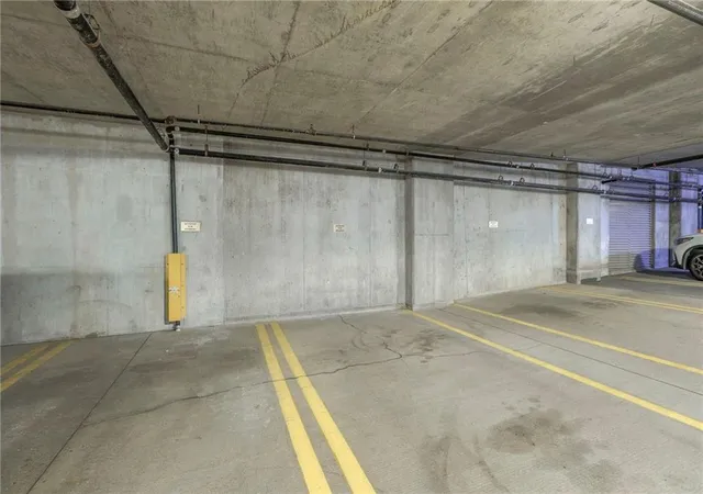 2nd image of 4950 Central St, Kansas City, MO 64112
