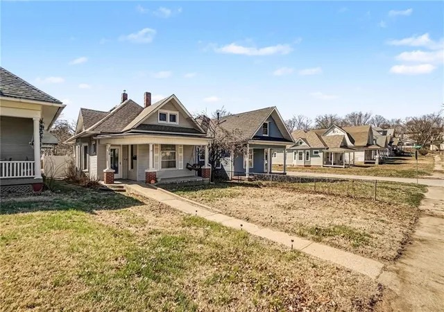 Photo 3 of Single family home for sale at 2618 Sacramento St, Saint Joseph, MO 64507 | MLS# 2608336 | Listing updated on 2026-04-01