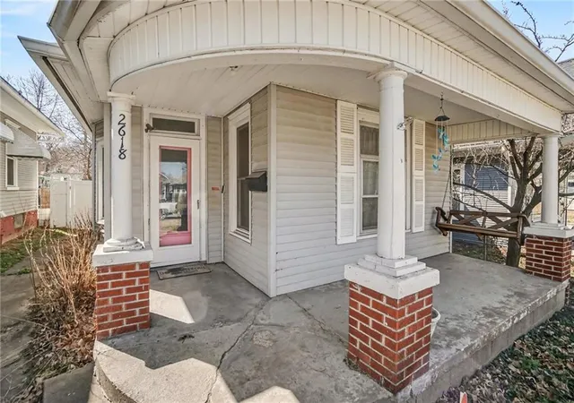 Photo 3 of Single family home for sale at 2618 Sacramento St, Saint Joseph, MO 64507 | MLS# 2608336 | Listing updated on 2026-04-01