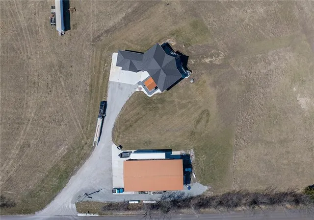 2nd image of 7300 80th Rd, St Joseph, MO 64507 | MLS# 2608364
