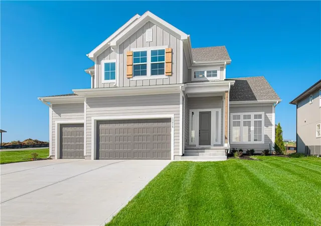 Single family home for sale at 17218 S Heatherwood St, Olathe, KS 66062 | MLS# 2608506