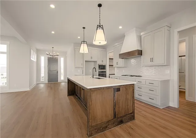 Photo 2 of Single family home for sale at 17218 S Heatherwood St, Olathe, KS 66062 | MLS# 2608506 | Listing updated on 2026-10-10