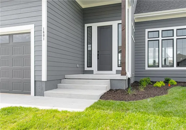 3rd image of 17218 S Heatherwood St, Olathe, KS 66062 | MLS# 2608506