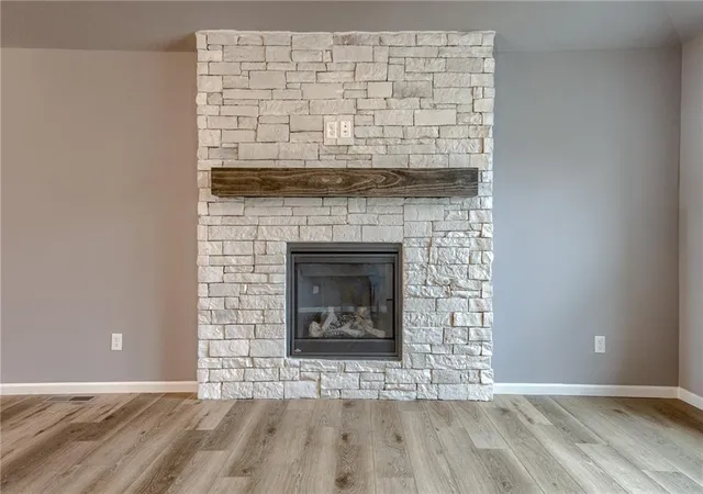 2nd image of 20560 Newcastle St, Spring Hill, KS 66083 | MLS# 2608525