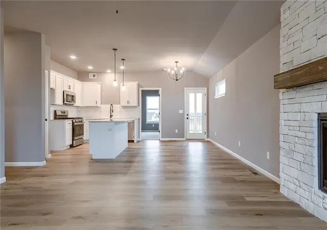 3rd image of 20560 Newcastle St, Spring Hill, KS 66083 | MLS# 2608525