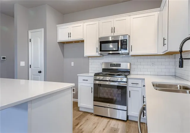 5th image of 20560 Newcastle St, Spring Hill, KS 66083 | MLS# 2608525