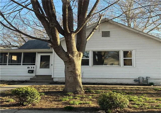 Photo 2 of Single family home for sale at 831 Ottawa St, Leavenworth, KS 66048 | MLS# 2608559 | Listing updated on 2026-04-19