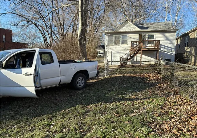 Photo 3 of Single family home for sale at 831 Ottawa St, Leavenworth, KS 66048 | MLS# 2608559 | Listing updated on 2026-04-19