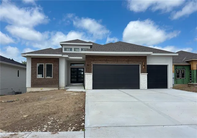 Homes for sale in Lenexa, KS | 9938 Brockway St, Lenexa, KS 66220 | MLS# 2608596