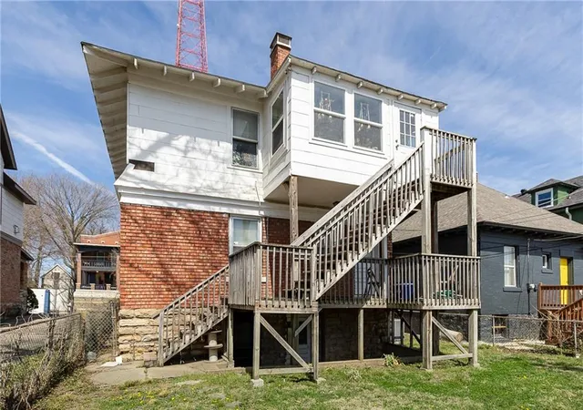Listing Photo 2 - Condo for sale in building located at 37 E 32nd St, Kansas City, MO 64111 - Unit #