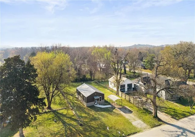 Photo 4 of Sale Pending at 609 N Wood St, Caney, KS 67333 | MLS# 2608721 | Listing updated on 2026-09-20