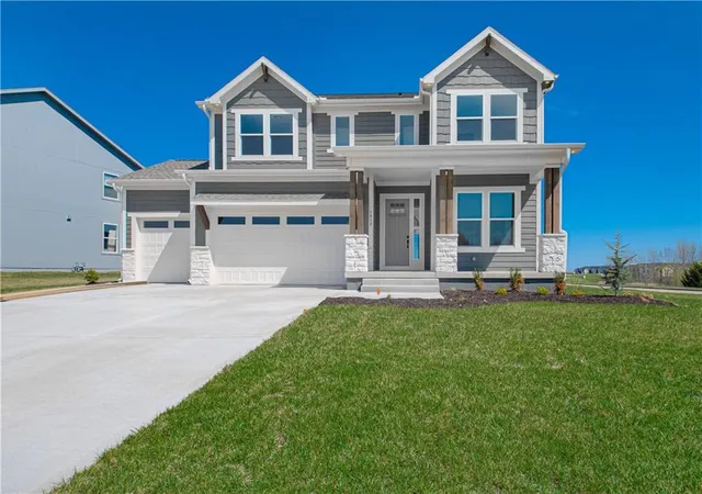 Photo 1 of Single family home for sale at 1813 Sw Arbormist Dr, Lees Summit, MO 64082 | MLS# 2608776 | Listing updated on 2026-09-19