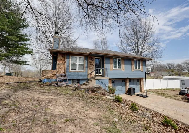 3rd image of 32910 E Oak Hill School Rd, Oak Grove, MO 64075 | MLS# 2608871