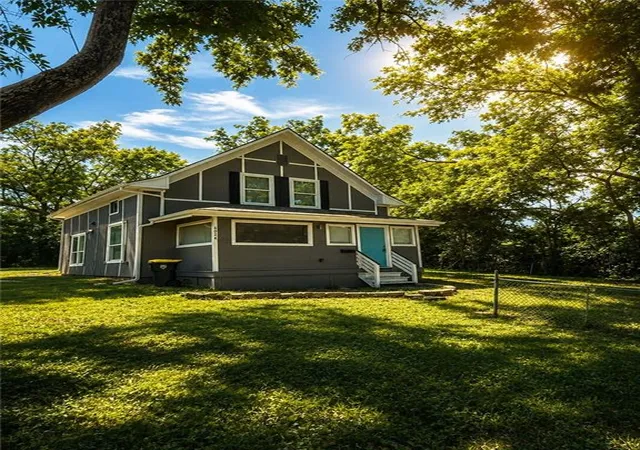 1st image of 6024 Elmwood Ave, Kansas City, MO 64130 | MLS# 2608894