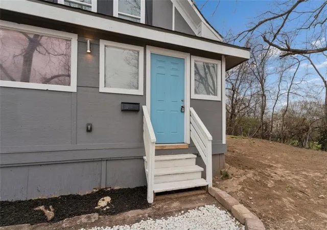 Homes for sale in Kansas City, MO | 6024 Elmwood Ave, Kansas City, MO 64130 | MLS# 2608894