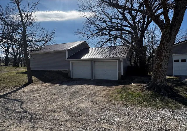 2nd image of 21352 State Hwy 46 Hwy, Maryville, MO 64468 | MLS# 2608925