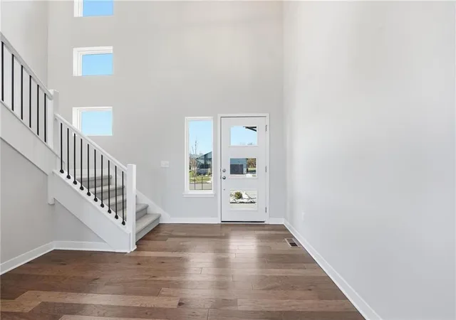 2nd image of 354 Sw Chavis Dr, Lees Summit, MO 64064 | MLS# 2609039