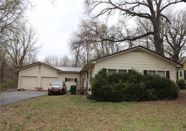 Photo 2 of Sale Pending at 1401 N Main St, Pittsburg, KS 66762 | MLS# 2609048 | Listing updated on 2026-09-03