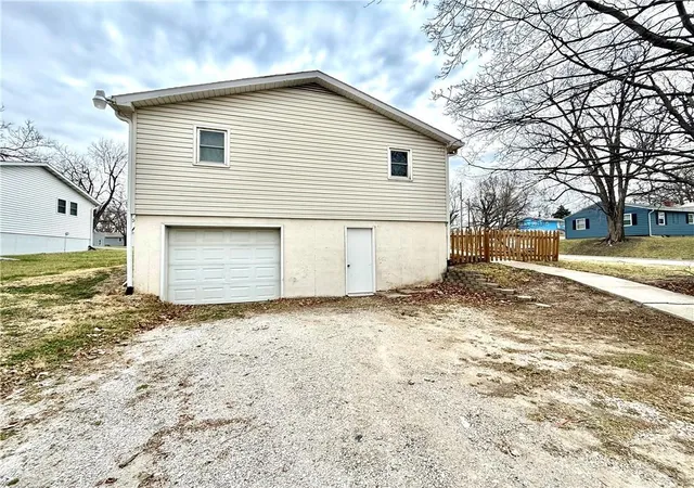 Homes for sale in Maryville, MO | 422 E Thompson St, Maryville, MO 64468 | MLS# 2609072
