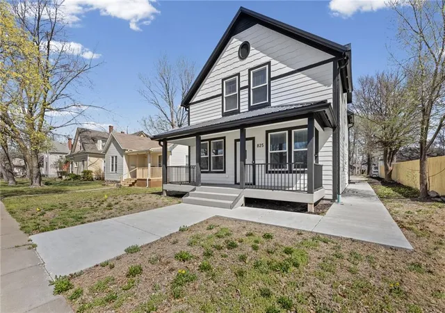 1st image of 825 Main St, Ottawa, KS 66067 | MLS# 2609094